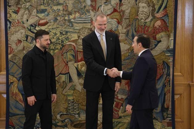The King receives Zelenski at La Zarzuela I D The President of Ukraine, Volodimir Zelenski, and King Felipe VI greet the Minister of Foreign Affairs, European Union and Cooperation, José Manuel Albares, at the Palace of La Zarzuela, on November 18, 2025, in Madrid Spain During his visit to Spain, the Ukrainian President will meet with the King and the President of the Government in the hope of resuming agreements to strengthen Ukraines defense against new Russian attacks, especially focused on the energy infrastructure, the Ukrainian president is to meet with the King and the Prime Minister in the hope of resuming agreements to strengthen Ukraines defense against new Russian attacks focused especially on the countrys energy infrastructure Copyright: xAlejandroxMartinezxVÃ lezx 7108757