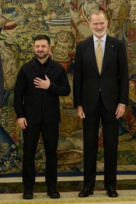 November 18, 2025, Madrid, Madrid, Spain: KING FELIPE VI of Spain receives the president of Ukraine, VOLODOMIR ZELENSKI Madrid Spain - ZUMAc260 20251118_zep_c260_021 Copyright: xMikexChicorrox