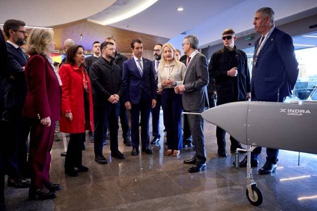 Volodymyr Zelenskyy - King Felipe VI meeting in Spain MADRID, SPAIN - NOVEMBER 18: (----EDITORIAL USE ONLY - MANDATORY CREDIT - UKRAINIAN PRESIDENCY HANDOUT - NO MARKETING NO ADVERTISING CAMPAIGNS - DISTRIBUTED AS A SERVICE TO CLIENTS----) President of Ukraine Volodymyr Zelenskyy (4th L) takes part in a Spanish-Ukrainian technology meeting dedicated to expanding defense cooperation at the facilities of the Indra Group with the participation of Spain’s Minister of Defense Margarita Robles, in Madrid, Spain on November 18, 2025. Ukranian Presidency Handout Anadolu Madrid Spain. Editorial use only. Please get in touch for any other usage.  Copyright: x2025xAnadoluxUkranianxPresidencyx xHandoutx