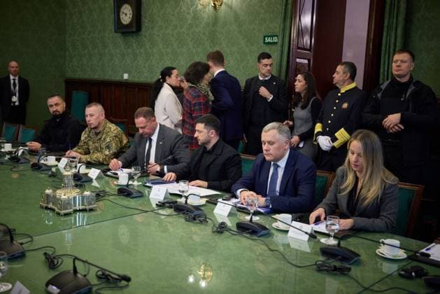 Volodymyr Zelenskyy - King Felipe VI meeting in Spain MADRID, SPAIN - NOVEMBER 18: (----EDITORIAL USE ONLY - MANDATORY CREDIT - UKRAINIAN PRESIDENCY HANDOUT - NO MARKETING NO ADVERTISING CAMPAIGNS - DISTRIBUTED AS A SERVICE TO CLIENTS----) President of Ukraine Volodymyr Zelenskyy (C) attends a meeting with Spanish parliamentarians; Speaker of the Congress of Deputies Francina Armengol and President of the Senate Pedro Rollan in Madrid, Spain on November 18, 2025. Ukranian Presidency Handout Anadolu Madrid Spain. Editorial use only. Please get in touch for any other usage.  Copyright: x2025xAnadoluxUkranianxPresidencyx xHandoutx