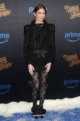 Mc Rome 18 11 2025 red carpet film ˜Christmas without Santa Claus™ photo Mario Cartelli Image in photo Valentina Romani