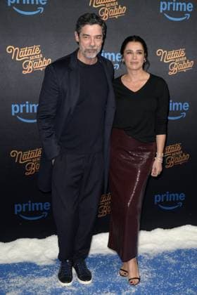 Mc Rome 18 11 2025 red carpet movie ˜Christmas without Santa Claus™ photo Mario Cartelli Image in photo Alessandro Gassmann Luisa Ranieri