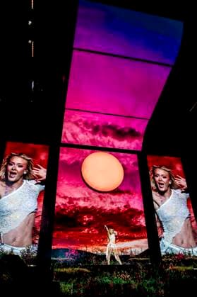 Zara Larsson live in Copenhagen, Denmark Copenhagen, Denmark. 18h, November 2025. The Swedish singer Zara Larsson performs a live concert at Royal Arean in Copenhagen. Denmark, Copenhagen  Copyright: xGonzalesxPhoto LassexLagonix