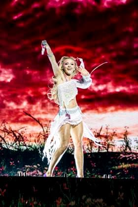 Zara Larsson live in Copenhagen, Denmark Copenhagen, Denmark. 18h, November 2025. The Swedish singer Zara Larsson performs a live concert at Royal Arean in Copenhagen. Denmark, Copenhagen  Copyright: xGonzalesxPhoto LassexLagonix