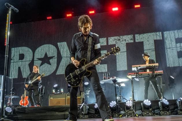 Roxette feiern in der Quarterback Immobilien Arena in Leipzig ihr erstes Deutschland-Konzert seit fast neun Jahren. Per Gessle und Sängerin Lena Philipsson präsentieren gemeinsam die größten Hits der Bandgeschichte, darunter Joyride, The Look und It Must Have Been Love, und begeistern rund 4.000 Fans mit einer energiegeladenen Show und sichtbarer Spielfreude. Weitere mitglieder: Clarence Öfwerman, Jonas Isacsson, Christoffer Lundquist, Magnus Börjeson, Magnus Norpan Eriksson, Dea Norberg Roxette Leipzig
