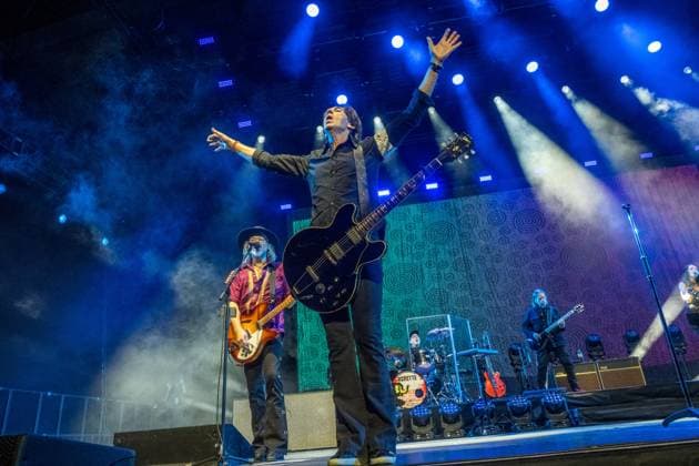 Roxette feiern in der Quarterback Immobilien Arena in Leipzig ihr erstes Deutschland-Konzert seit fast neun Jahren. Per Gessle und Sängerin Lena Philipsson präsentieren gemeinsam die größten Hits der Bandgeschichte, darunter Joyride, The Look und It Must Have Been Love, und begeistern rund 4.000 Fans mit einer energiegeladenen Show und sichtbarer Spielfreude. Weitere mitglieder: Clarence Öfwerman, Jonas Isacsson, Christoffer Lundquist, Magnus Börjeson, Magnus Norpan Eriksson, Dea Norberg Roxette Leipzig
