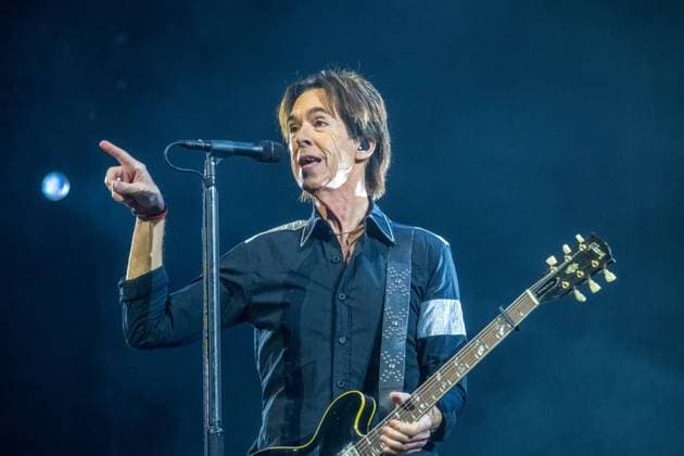 Roxette feiern in der Quarterback Immobilien Arena in Leipzig ihr erstes Deutschland-Konzert seit fast neun Jahren. Per Gessle und Sängerin Lena Philipsson präsentieren gemeinsam die größten Hits der Bandgeschichte, darunter Joyride, The Look und It Must Have Been Love, und begeistern rund 4.000 Fans mit einer energiegeladenen Show und sichtbarer Spielfreude. Weitere mitglieder: Clarence Öfwerman, Jonas Isacsson, Christoffer Lundquist, Magnus Börjeson, Magnus Norpan Eriksson, Dea Norberg Roxette Leipzig