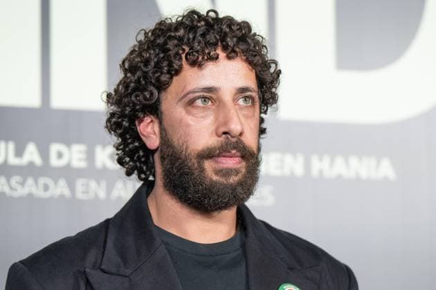 November 18, 2025, Madrid, Spain: Motaz Malhees poses during the premiere for the film La Voz de Hind , at the Palacio de la Prensa, in Madrid. Madrid Spain - ZUMAs197 20251118_aab_s197_040 Copyright: xAtilanoxGarciax