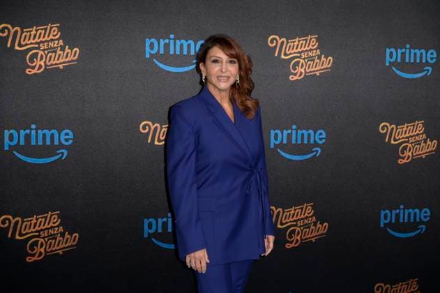 Natale senza Babbo blu carpet in Rome, Italy - 18 Nov 2025 Paola Minaccioni attends the blu carpet of movie Natale senza Babbo at Cinema Adriano. Rome Italy Copyright: xMarioxCartellix xSOPAxImagesx _DSC5057