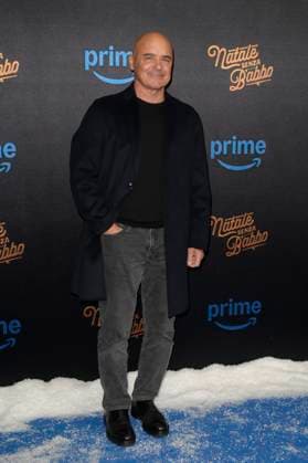 Natale senza Babbo blu carpet in Rome, Italy - 18 Nov 2025 Luca Zingaretti attends the blu carpet of movie Natale senza Babbo at Cinema Adriano. Rome Italy Copyright: xMarioxCartellix xSOPAxImagesx _DSC5110