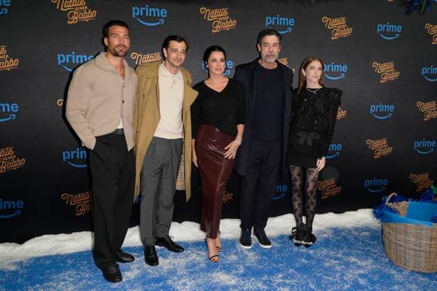 Natale senza Babbo blu carpet in Rome, Italy - 18 Nov 2025 Cast of the movie attend the blu carpet of Natale senza Babbo at Cinema Adriano. Rome Italy Copyright: xMarioxCartellix xSOPAxImagesx _DSC5178