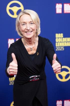 Das Goldene Lenkrad 2025 Isolde Holderied, Rallye-Fahrerin Verleihung Auto BILD Das Goldene Lenkrad 2025 im Axel Springer Gebäude in Berlin Copyright: xEventpressxFuhrx