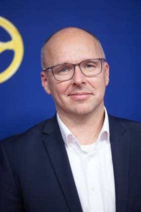 Das Goldene Lenkrad 2025 Thomas Goldboom, Geschäftsführer CitroÃ«n Deutschland Verleihung Auto BILD Das Goldene Lenkrad 2025 im Axel Springer Gebäude in Berlin Copyright: xEventpressxFuhrx