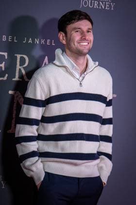 November 18, 2025, London, United Kingdom: A guest attends the London Premiere of Desperate Journey at Odeon Luxe Leicester Square. London United Kingdom - ZUMAs197 20251118_aaa_s197_288 Copyright: xLoredanaxSangiulianox
