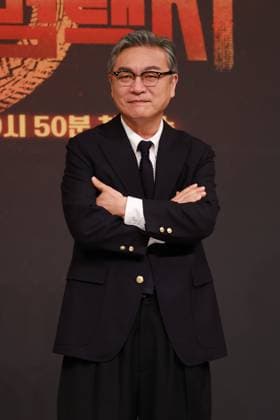 S. Korean actor Kim Eui-sung S. Korean actor Kim Eui-sung South Korean actor Kim Eui-sung, who stars in the new drama Taxi Driver 3, poses for a photo during a publicity event in Seoul on Nov. 18, 2025. The first episode of the drama will be aired by the SBS TV network on Nov. 21. (Yonhap) 2025-11-19 12:10:16 < 1980-2025 YONHAPNEWS AGENCY. .> ¼­¿ïÆ¯º°½Ã EDITORIAL USE ONLY  Copyright: xx PYH2025111906810034400 YonhapxNewsx yonphotos247159