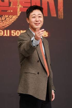 S. Korean actor Bae Yoo-ram S. Korean actor Bae Yoo-ram South Korean actor Bae Yoo-ram, who stars in the new drama Taxi Driver 3, poses for a photo during a publicity event in Seoul on Nov. 18, 2025. The first episode of the drama will be aired by the SBS TV network on Nov. 21. (Yonhap) 2025-11-19 12:11:13 < 1980-2025 YONHAPNEWS AGENCY. .> ¼­¿ïÆ¯º°½Ã EDITORIAL USE ONLY  Copyright: xx PYH2025111906980034400 YonhapxNewsx yonphotos247170