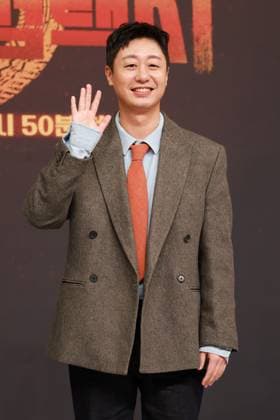 S. Korean actor Bae Yoo-ram S. Korean actor Bae Yoo-ram South Korean actor Bae Yoo-ram, who stars in the new drama Taxi Driver 3, poses for a photo during a publicity event in Seoul on Nov. 18, 2025. The first episode of the drama will be aired by the SBS TV network on Nov. 21. (Yonhap) 2025-11-19 12:11:07 < 1980-2025 YONHAPNEWS AGENCY. .> ¼­¿ïÆ¯º°½Ã EDITORIAL USE ONLY  Copyright: xx PYH2025111906940034400 YonhapxNewsx yonphotos247171