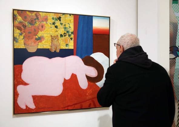 November 18, 2025, New York, New York, USA: A man looks at Ã¢â‚¬ËœGreat American Nude 18Ã¢â‚¬â ¢ by artist Tom Wesselmann,1961, estimate $600,000 - $800,000, seen on display at the press preview for Marquee Week Fall 2025 Modern and Comtempory Art held at Phillips Auction House New York. New York USA - ZUMAk03_ 20251118_zaf_k03_094 Copyright: xNancyxKaszermanx