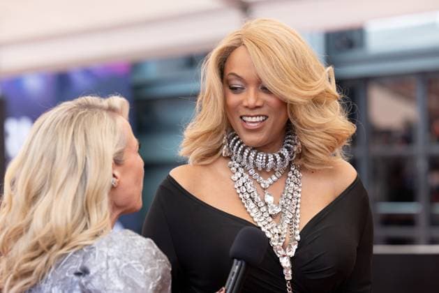 ARIA AWARDS 2025, Angela Bishop speaks to Tyra Banks during the the 2025 ARIA Awards at Hordern Pavilion in Sydney, Wednesday, November 19, 2025. ( NO ARCHIVING SYDNEY NEW SOUTH WALES AUSTRALIA  Copyright: xSITTHIXAYxDITTHAVONGx 20251119195971295909