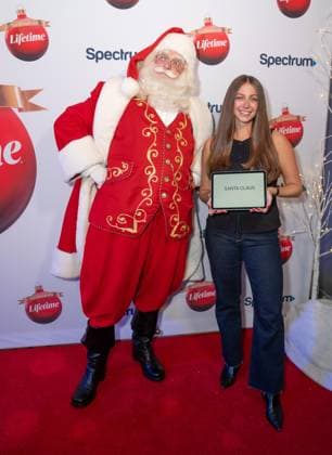 November 18, 2025, Bronx, New York, USA: A person dressed as Santa Claus attends Lifetime Celebrates Annual It s a Wonderful Lifetime Holiday Movie Slate at Overlook at Winter Village Bryant Park in New York, NY on November 18, 2025 Bronx USA - ZUMAr339 20251118_znp_r339_004 Copyright: xLevxRadinx