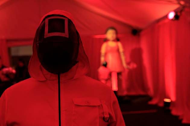November 18, 2025, Hollywood, California, USA: A Manager stands in front of the giant doll Young-hee at the Netflix Squid Game: The Challenge Finale on Tuesday, November 18, 2025 at the Egyptian Theatre in Hollywood, California. JAVIER ROJAS PI Hollywood USA - ZUMAp124 20251118_zaa_p124_016 Copyright: xJavierxRojasx