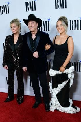 18 November 2025 - Nashville, Tennessee - Lisa Hartman Black, Clint Black, Lily Pearl Black. 2025 BMI Country Awards held at BMI Music Row. Nashville USA - ZUMAa123 20251118_zaa_a123_183 Copyright: xDara-MichellexFarrx