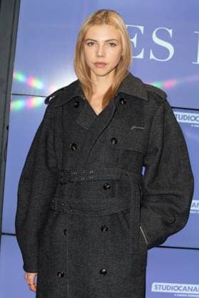 Les Enfants Vont Bien Premiere - Paris Lea Julian attending to the premiere of ‘Les enfants vont bien’ held at UGC Les Halles cinema, in Paris, France on November 18, 2025. Photo by Mireille Ampilhac ABACAPRESS.COM Paris France  Copyright: xAmpilhacxMireille ABACAx