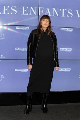 Les Enfants Vont Bien Premiere - Paris Juliette Armanet attending to the premiere of ‘Les enfants vont bien’ held at UGC Les Halles cinema, in Paris, France on November 18, 2025. Photo by Mireille Ampilhac ABACAPRESS.COM Paris France  Copyright: xAmpilhacxMireille ABACAx