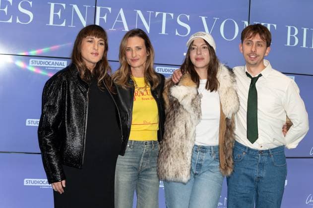 Les Enfants Vont Bien Premiere - Paris Juliette Armanet, Camille Cottin, Monia Chokri and Nathan Ambrosioni attending to the premiere of ‘Les enfants vont bien’ held at UGC Les Halles cinema, in Paris, France on November 18, 2025. Photo by Mireille Ampilhac ABACAPRESS.COM Paris France  Copyright: xAmpilhacxMireille ABACAx
