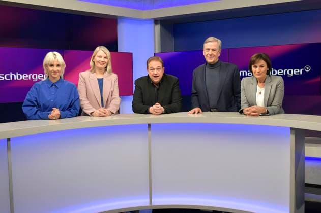 Victoria Reichelt, Annett Meiritz, Oliver Kalkofe, Claus Kleber und Sandra Maischberger in der ARD-Talkshow maischberger im Studio Berlin Adlershof. Berlin, 18.11.2025