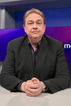 Oliver Kalkofe in der ARD-Talkshow maischberger im Studio Berlin Adlershof. Berlin, 18.11.2025