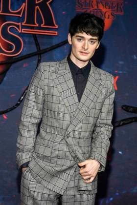 abb Noah Schnapp zu Gast auf dem roten Teppich beim Grossen Fan-Event mit Screening der Netflix Serie STRANGER THINGS 5 im Tempelhof Airport am 18.11.2025 in Berlin Berlin Deutschland
