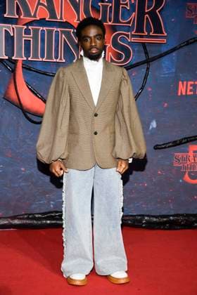 abb Caleb McLaughlin zu Gast auf dem roten Teppich beim Grossen Fan-Event mit Screening der Netflix Serie STRANGER THINGS 5 im Tempelhof Airport am 18.11.2025 in Berlin Berlin Deutschland