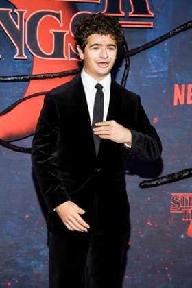 abb Gaten Matarazzo zu Gast auf dem roten Teppich beim Grossen Fan-Event mit Screening der Netflix Serie STRANGER THINGS 5 im Tempelhof Airport am 18.11.2025 in Berlin Berlin Deutschland
