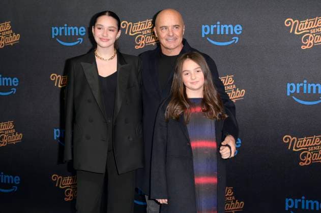 Entertainment Bilder des Tages Luca Zingaretti mit Töchtern Emma Zingaretti und Bianca Zingaretti bei der Premiere des Amazon Prime Video Films Natale senza Babbo im Cinema Adriano. Rom, 18.11.2025