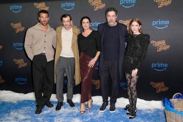 Simone Susinna, Stefano Cipani, Luisa Ranieri, Alessandro Gassmann und Valentina Romani bei der Premiere des Amazon Prime Video Films Natale senza Babbo im Cinema Adriano. Rom, 18.11.2025
