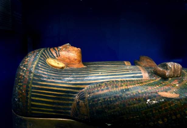 Mummies at the Museum of Mankind - Paris Mummies at the Museum of Mankind (Musee de L Homme). Mummies during a media preview of the exhibition in Paris, France on November 18, 2025. Photo by Alain Apaydin ABACAPRESS Paris France  Copyright: xApaydinxAlain ABACAx