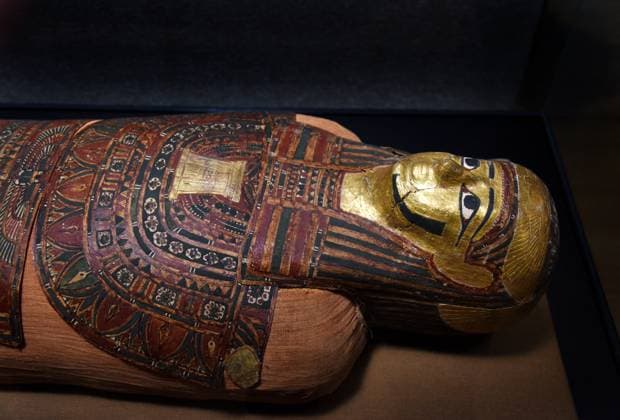 Mummies at the Museum of Mankind - Paris Mummies at the Museum of Mankind (Musee de L Homme). Mummies (Petearmosnouphis) during a media preview of the exhibition in Paris, France on November 18, 2025. Photo by Alain Apaydin ABACAPRESS Paris France  Copyright: xApaydinxAlain ABACAx
