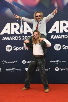 November 19, 2025: ALEX GRAY and OLIVER CRITCHLEY of HELLCAT SPEEDRACER attends the 2025 ARIA Awards at the Hordern Pavilion on November 19, 2025 in Sydney, NSW Australia - ZUMAa155 20251119_aaa_a155_085 Copyright: xChristopherxKhouryx