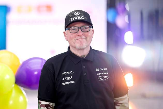 Sänger Joey Kelly mit Brille bei einem Fototermin zu 30 Jahre RTL-Spendenmarathon im RTL-Gebäude am Picassoplatz. Köln, 19.11.2025 NRW Deutschland Copyright: xChristophxHardtx