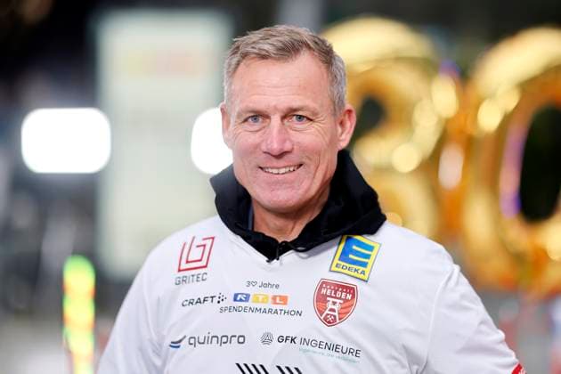 Fußballer Ingo Anderbrügge bei einem Fototermin zu 30 Jahre RTL-Spendenmarathon im RTL-Gebäude am Picassoplatz. Köln, 19.11.2025 NRW Deutschland Copyright: xChristophxHardtx