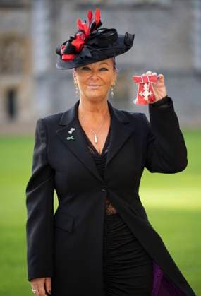 Investiture at Windsor Castle Image Licensed to i-Images Picture Agency. 19 11 2025. Windsor , United Kingdom. Charlotte Charles, the mother of motorcyclist Harry Dunn, with her MBE after an Investiture at Windsor Castle, United Kingdom., Credit:Stephen Lock i-Images Avalon United Kingdom, Windsor  Copyright: xStephenxLockx xi-Imagesx xAvalonx 1053342843