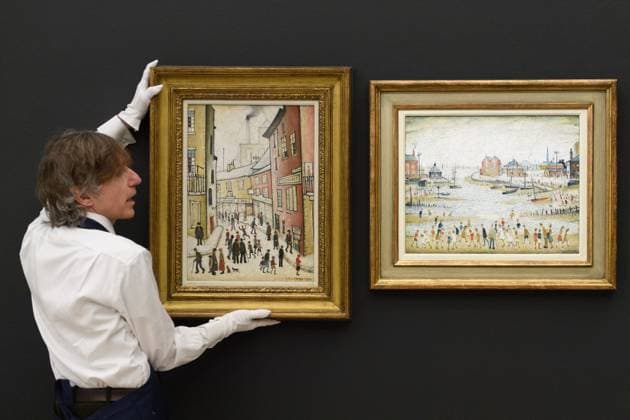Sotheby s Modern British and Irish Art Evening Auction Sotheby s, London A technician holds up (L) - An Old Street by L.S. Lowry (Laurence Stephen Lowry) (est. Â£800k - Â£1.2m) and (R) - The Estuary by L.S. Lowry (Laurence Stephen Lowry) (est. Â£700k - Â£1m) which is to go on auction at Sotheby s Modern British and Irish Art Evening Auction on 25th November 2025 at Sotheby s, London, England, UK on Wednesday 19 November, 2025., Credit:Justin Ng Avalon UK, England, London, Sotheby s  Copyright: xJustinxNgx xAvalonx 1053351343