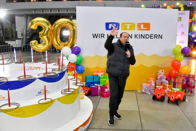 abb Moderator Wolfram Kons im RTL Studio beim Fototermin zur 24 Stunden Charity Geburtstags Challange 30.Geburtstag des RTL Spendenmarathon wir helfen Kindern bei RTL Deutschland am 19.11.2025 in Koeln Deutz NRW Deutschland