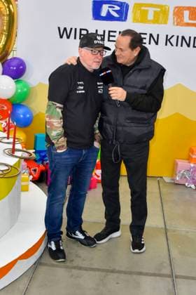 abb Moderator Wolfram Kons und Joey Kelly Musiker Sportler im RTL Studio beim Fototermin zur 24 Stunden Charity Geburtstags Challange 30.Geburtstag des RTL Spendenmarathon wir helfen Kindern bei RTL Deutschland am 19.11.2025 in Koeln Deutz NRW Deutschland
