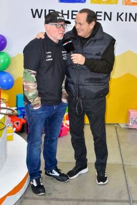 abb Moderator Wolfram Kons und Joey Kelly Musiker Sportler im RTL Studio beim Fototermin zur 24 Stunden Charity Geburtstags Challange 30.Geburtstag des RTL Spendenmarathon wir helfen Kindern bei RTL Deutschland am 19.11.2025 in Koeln Deutz NRW Deutschland