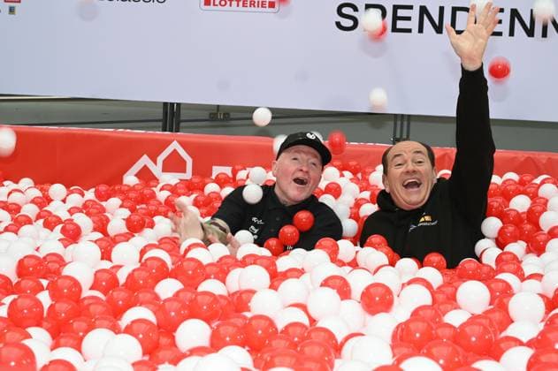 Moderator Wolfram Kons und Joey Kelly bei einem Fototermin zur 24 Stunden Geburtstags Challange zum 30. Geburtstag des RTL Spendenmarathon - wir helfen Kindern die ab 20.11. 18.00 Uhr stattfindet.