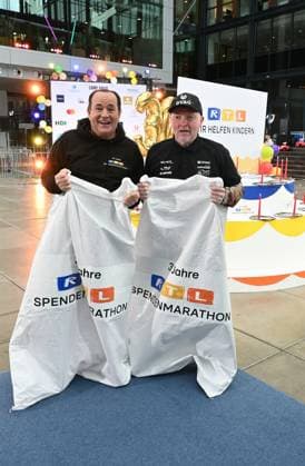 Moderator Wolfram Kons und Joey Kelly bei einem Fototermin zur 24 Stunden Geburtstags Challange zum 30. Geburtstag des RTL Spendenmarathon - wir helfen Kindern die ab 20.11. 18.00 Uhr stattfindet.