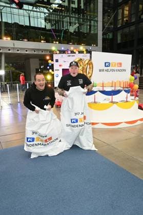 Moderator Wolfram Kons und Joey Kelly bei einem Fototermin zur 24 Stunden Geburtstags Challange zum 30. Geburtstag des RTL Spendenmarathon - wir helfen Kindern die ab 20.11. 18.00 Uhr stattfindet.