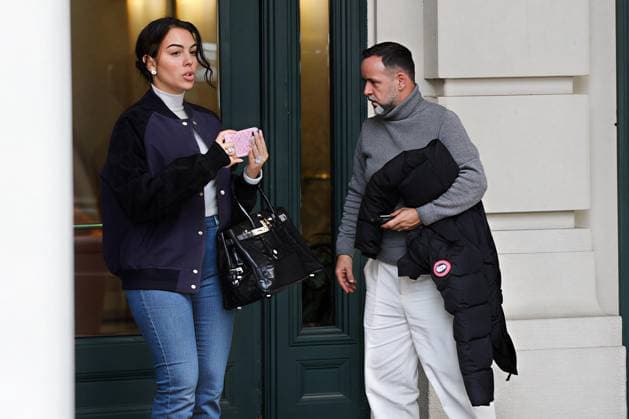 Georgina Rodriguez, wife of the captain of the Portuguese national football team and Al-Nassr player, Cristiano Ronaldo, walks out of the hotel in Washington, D.C USA 19 November 2025. Ronaldo met with U.S. President Donald Trump in the Oval Office before attending a state dinner hosted by the president on Tuesday in honor of Saudi Crown Prince Mohammed bin Salman and his delegation, which included the footballer. Cristiano Ronaldo met with Trump in the Oval Office during the visit of the Saudi prince !ACHTUNG: NUR REDAKTIONELLE NUTZUNG!  Copyright: xOctavioxGuzmánx USA6497 20251119-55018586948_1